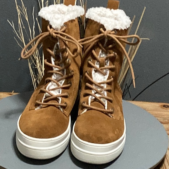 NWOT J/SLIDES boots - Picture 3 of 14